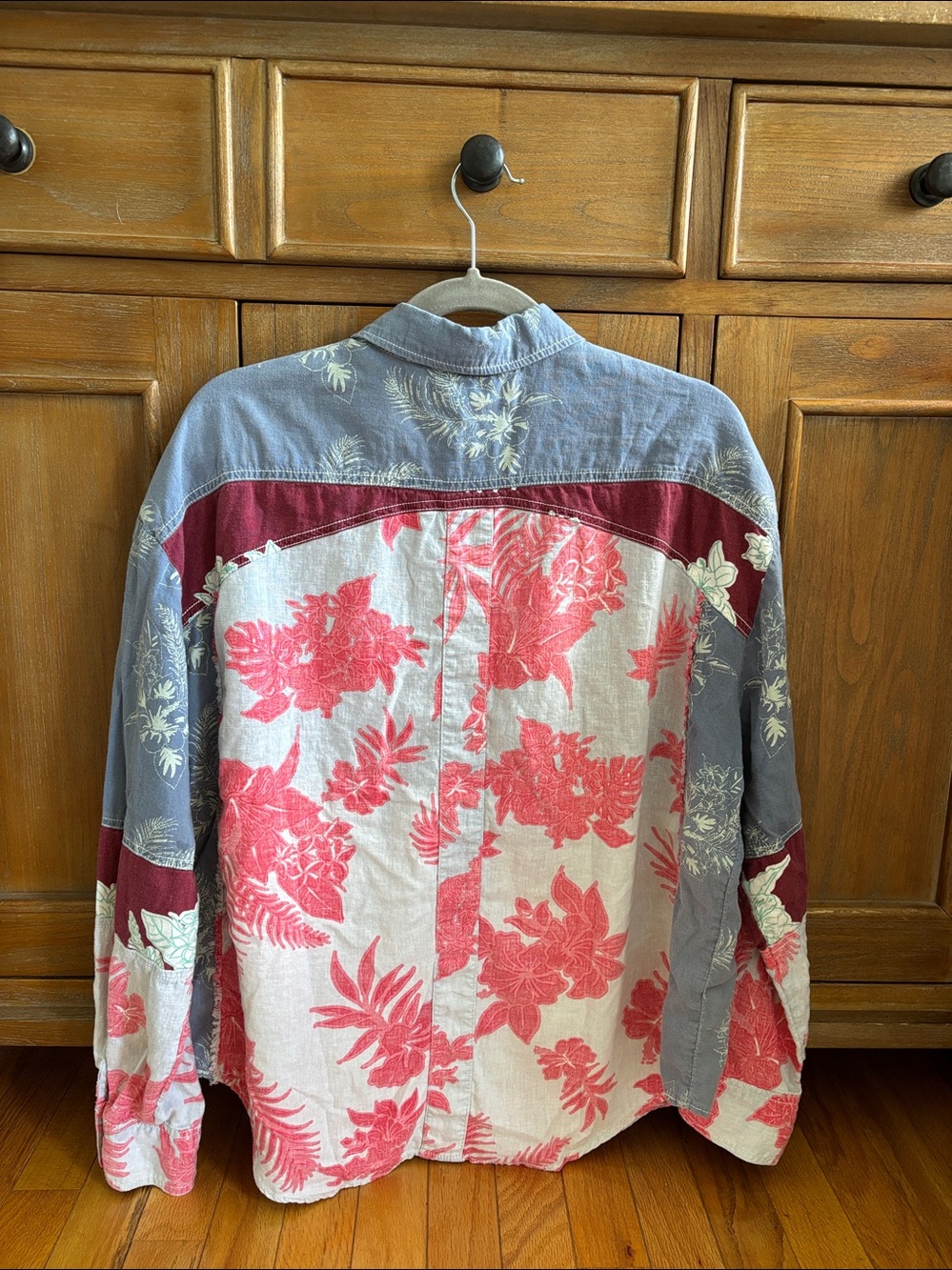 Free People We the Free Chasing Waves Button-down in Chambray, size M - Picture 8 of 9